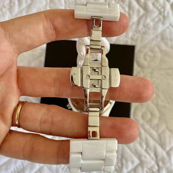 Michael Kors white ceramic watch new used only once - Picture 5 of 10